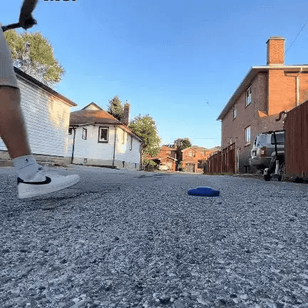 Ninos jugando al aire libre